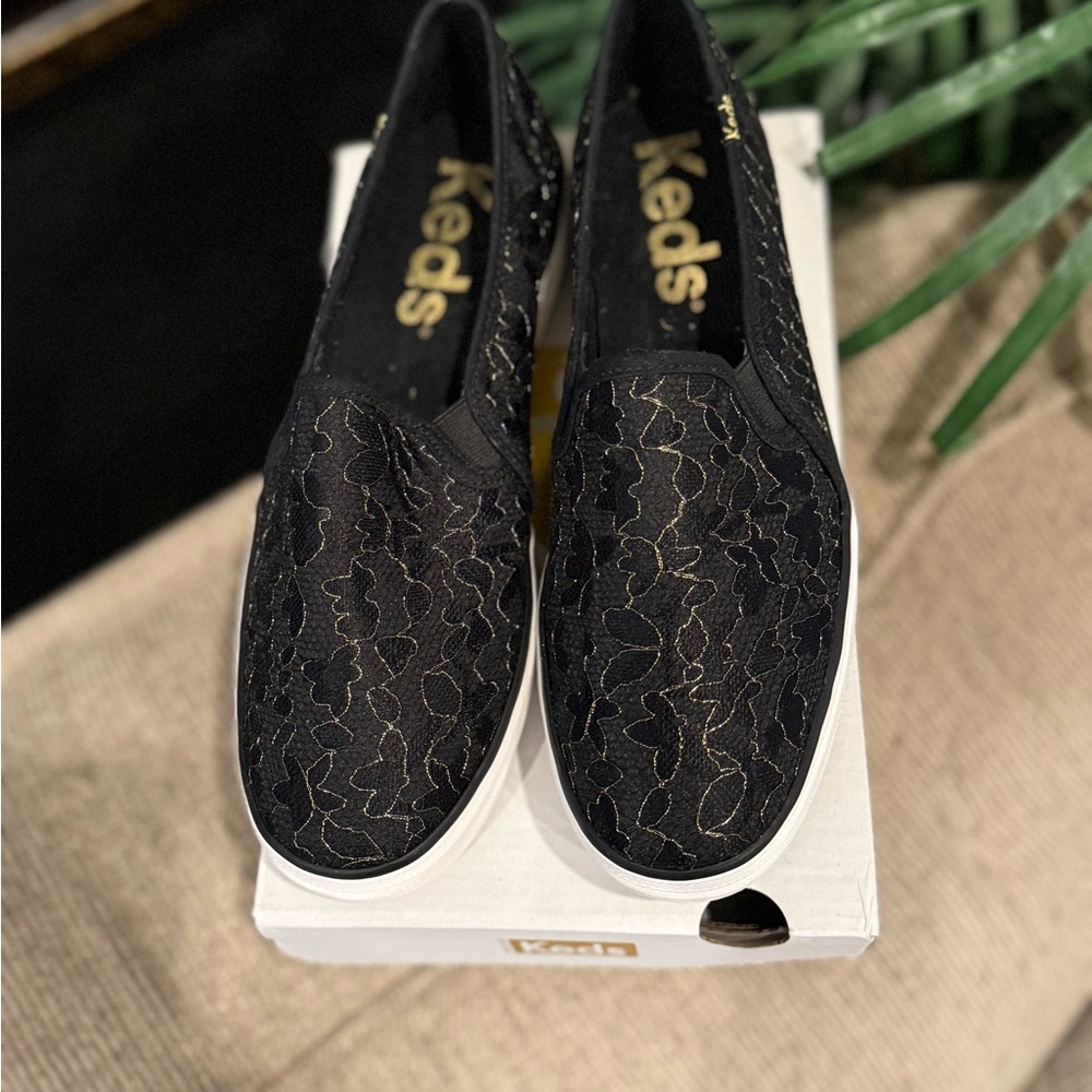 Keds Triple Decker Lace Celebrations Slip On Black with Gold Stitching - Picture 4 of 6